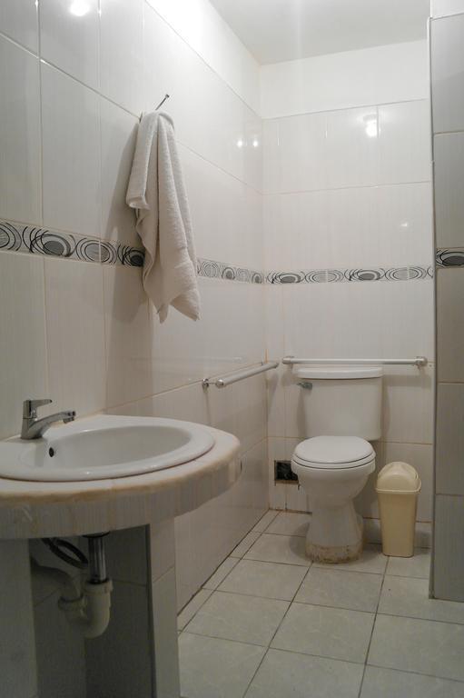 Hostal Iquique Lima Bagian luar foto