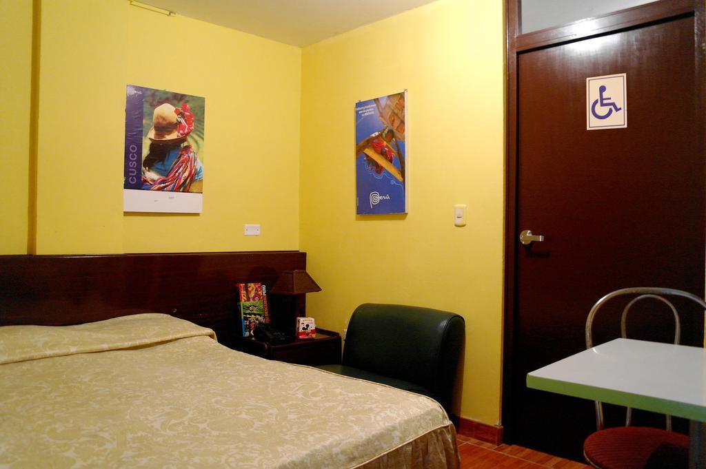 Hostal Iquique Lima Bagian luar foto