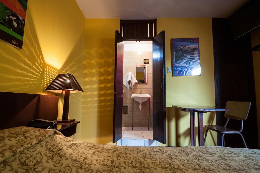 Hostal Iquique Lima Bagian luar foto