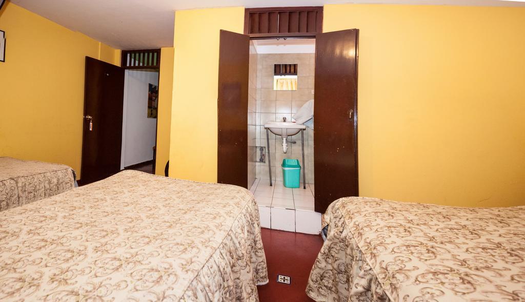 Hostal Iquique Lima Bagian luar foto
