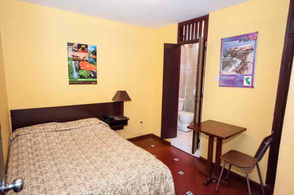 Hostal Iquique Lima Bagian luar foto