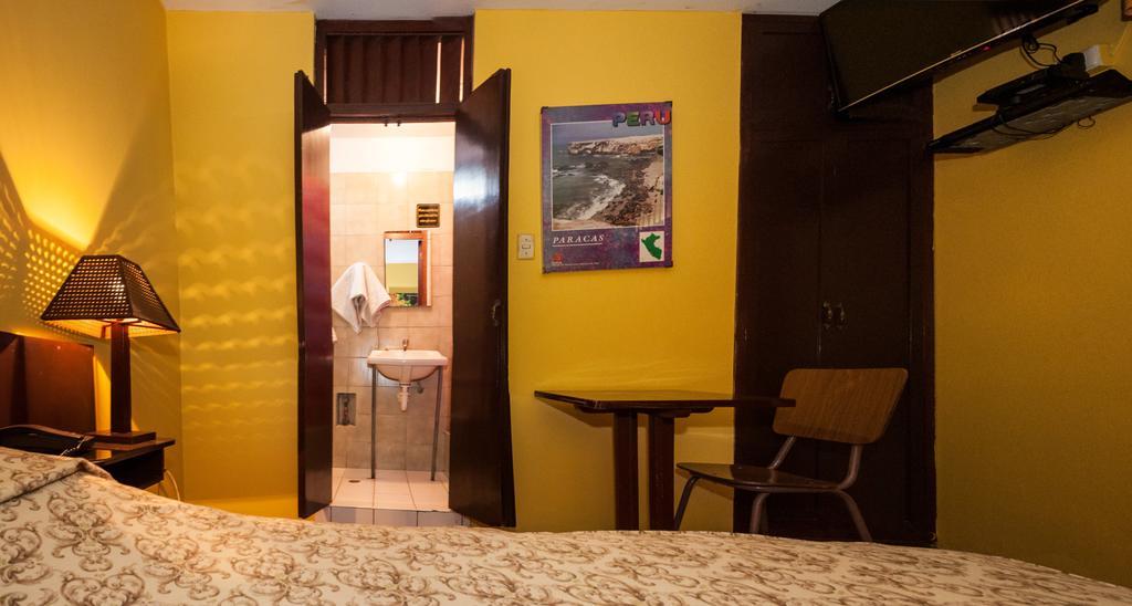 Hostal Iquique Lima Bagian luar foto
